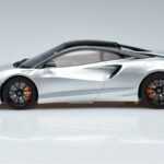 McLaren Artura Strieborný GT Spirit 1:18 GT873 Živica - image 3 of 6