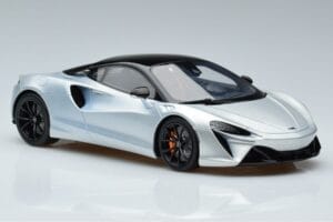 McLaren Artura Strieborný GT Spirit 1:18 GT873 Živica – obrázok 4 z 6