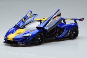 McLaren P1 GTR Modrá So Žltými Pruhmi AUTOart 1:18 81542 Kompozit – obrázok 2 z 7
