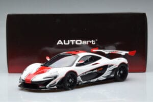 McLaren P1 GTR Lesklá Biela S Červenými Pruhmi AUTOart 1:18 81541 Kompozit – obrázok 7 z 7
