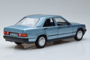 Mercedes 190E W201 Svetlomodrá Norev 1:18 183828 Kov – obrázok 3 z 7