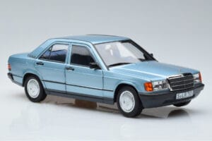 Mercedes 190E W201 Svetlomodrá Norev 1:18 183828 Kov – obrázok 5 z 7