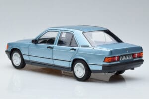Mercedes 190E W201 Svetlomodrá Norev 1:18 183828 Kov – obrázok 6 z 7