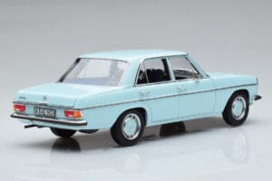 Mercedes 200 W115 Norev 1:18 183777 Kov – obrázok 3 z 7