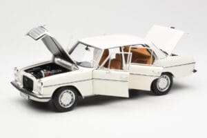 Mercedes 200 W115 Biely Norev 1:18 183770 Kov – obrázok 2 z 8