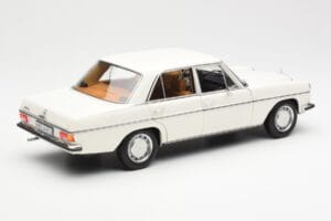 Mercedes 200 W115 Biely Norev 1:18 183770 Kov – obrázok 3 z 8