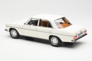 Mercedes 200 W115 Biely Norev 1:18 183770 Kov – obrázok 7 z 8