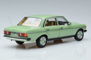 Mercedes 200 W123 Zelený Norev 1:18 183796 Kov – obrázok 3 z 7