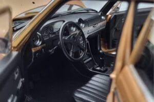 Mercedes 200T S123 AMG Package Béžová Norev 1:18 183739 Kov – obrázok 8 z 9
