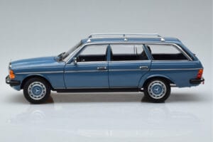 Mercedes 200T S123 Modrá Norev 1:18 183737 Kov – obrázok 4 z 7