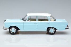 Mercedes 220 S W111 Modrý Norev 1:18 183920 Kov – obrázok 4 z 7