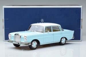 Mercedes 220 S W111 Modrý Norev 1:18 183920 Kov – obrázok 7 z 7