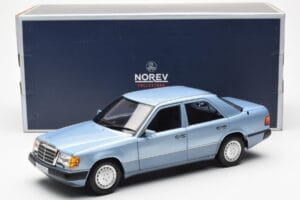 Mercedes 230E W124 Svetlomodrý Metalíza Norev 1:18 183945 Kov – obrázok 8 z 8