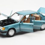 Mercedes 230E W124 Beryl Metallic Edícia Dealera Norev 1:18 B66040698 - image 2 of 8