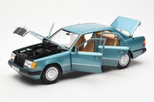 Mercedes 230E W124 Beryl Metallic Edícia Dealera Norev 1:18 B66040698 Kov – obrázok 2 z 8