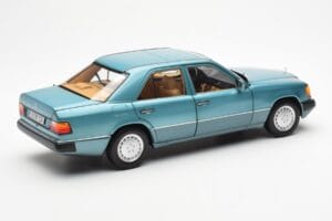Mercedes 230E W124 Beryl Metallic Edícia Dealera Norev 1:18 B66040698 Kov – obrázok 3 z 8