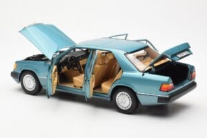 Mercedes 230E W124 Beryl Metallic Edícia Dealera Norev 1:18 B66040698 Kov – obrázok 5 z 8