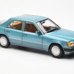 Mercedes 230E W124 Beryl Metallic Edícia Dealera Norev 1:18 B66040698 - image 6 of 8
