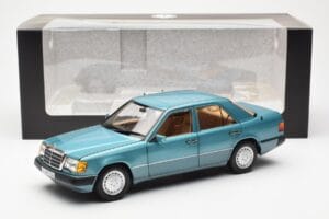 Mercedes 230E W124 Beryl Metallic Edícia Dealera Norev 1:18 B66040698 Kov – obrázok 8 z 8