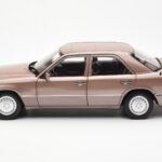 Mercedes 230E W124 Rosewood Metallic Edícia Dealera Norev 1:18 B66040697 - image 4 of 8