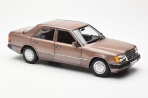 Mercedes 230E W124 Rosewood Metallic Edícia Dealera Norev 1:18 B66040697 Kov – obrázok 6 z 8