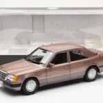 Mercedes 230E W124 Rosewood Metallic Edícia Dealera Norev 1:18 B66040697 - image 8 of 8