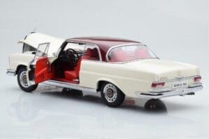 Mercedes 280 SE W108 Biely AUTOart 1:18 76287 Kov – obrázok 3 z 8