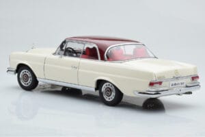 Mercedes 280 SE W108 Biely AUTOart 1:18 76287 Kov – obrázok 7 z 8
