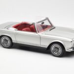 Mercedes 280 SL W113 Pagoda Strieborný Schuco 1:18 450035000 - image 6 of 8
