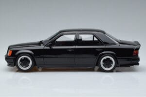 Mercedes 300E W124 5.6 AMG The Hammer Otto 1:18 OT638 Živica – obrázok 3 z 6