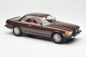 Mercedes 500 SLC C107 Hnedý KK-Scale 1:18 180851 Kov – obrázok 4 z 6