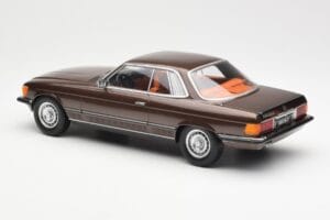 Mercedes 500 SLC C107 Hnedý KK-Scale 1:18 180851 Kov – obrázok 5 z 6