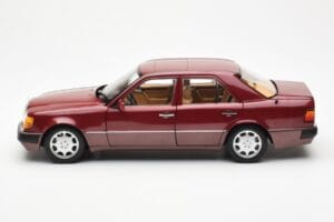Mercedes 500E W124 Červený Metallic Edícia Dealera Norev 1:18 B66040699 Kov – obrázok 4 z 8