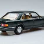 Mercedes 560 SEL W126 Tmavo Zelená Metalíza Norev 1:18 - image 3 of 7