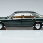 Mercedes 560 SEL W126 Tmavo Zelená Metalíza Norev 1:18 - image 4 of 7