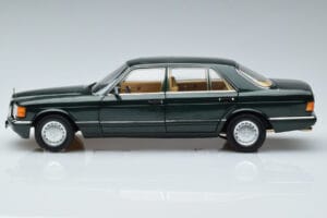 Mercedes 560 SEL W126 Tmavo Zelená Metalíza Norev 1:18 B66040682 Kov – obrázok 4 z 7