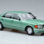 Mercedes 560 SEL W126 Svetlozelená Norev 1:18 - image 5 of 7
