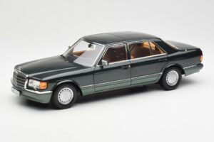 Mercedes 560 SEL W126 Night Zelená Metalická Dealer Edition Norev 1:18 B66040626