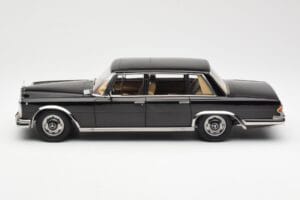 Mercedes 600 SWB W100 Čierny KK-Scale 1:18 180601 Kov – obrázok 3 z 6