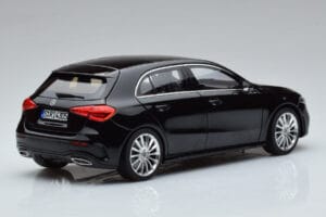 Mercedes A-Class W177 AMG Line Norev 1:18 183861 Kov – obrázok 3 z 7