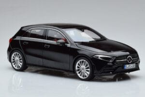 Mercedes A-Class W177 AMG Line Norev 1:18 183861 Kov – obrázok 5 z 7