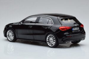 Mercedes A-Class W177 AMG Line Norev 1:18 183861 Kov – obrázok 6 z 7