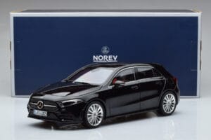 Mercedes A-Class W177 AMG Line Norev 1:18 183861 Kov – obrázok 7 z 7