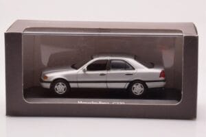 Mercedes C-Class W202 C220 Strieborný Minichamps 1:43 B66005705-M1 Kov – obrázok 4 z 4