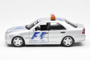 Mercedes C-Class W202 AMG Medical Car F1 1997 UT Models 1:18 26106 Kov – obrázok 3 z 6