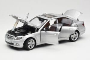 Mercedes C-Class W204 Avantgarde Strieborný AUTOart 1:18 B66962368 Kov – obrázok 2 z 8