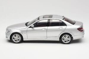 Mercedes C-Class W204 Avantgarde Strieborný AUTOart 1:18 B66962368 Kov – obrázok 4 z 8