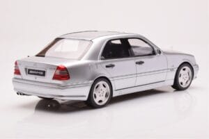 Mercedes C36 AMG W202 Strieborný Otto 1:18 OT443 Živica – obrázok 2 z 6