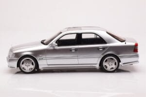 Mercedes C36 AMG W202 Strieborný Otto 1:18 OT443 Živica – obrázok 3 z 6