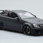 Mercedes C63 AMG W204 Black Series Matný Čierny GT Spirit 1:18 - image 4 of 6